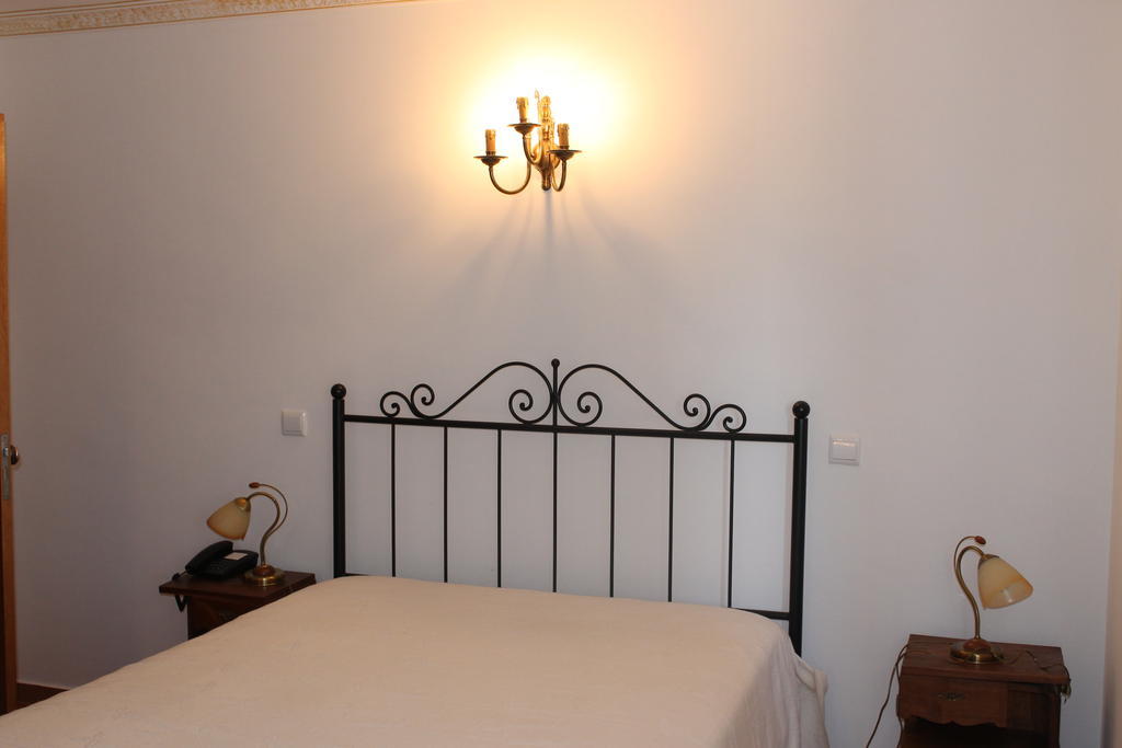 אסטראמוז "O Viajante" Low Cost Hotel מראה חיצוני תמונה