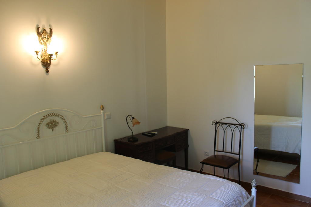 אסטראמוז "O Viajante" Low Cost Hotel מראה חיצוני תמונה