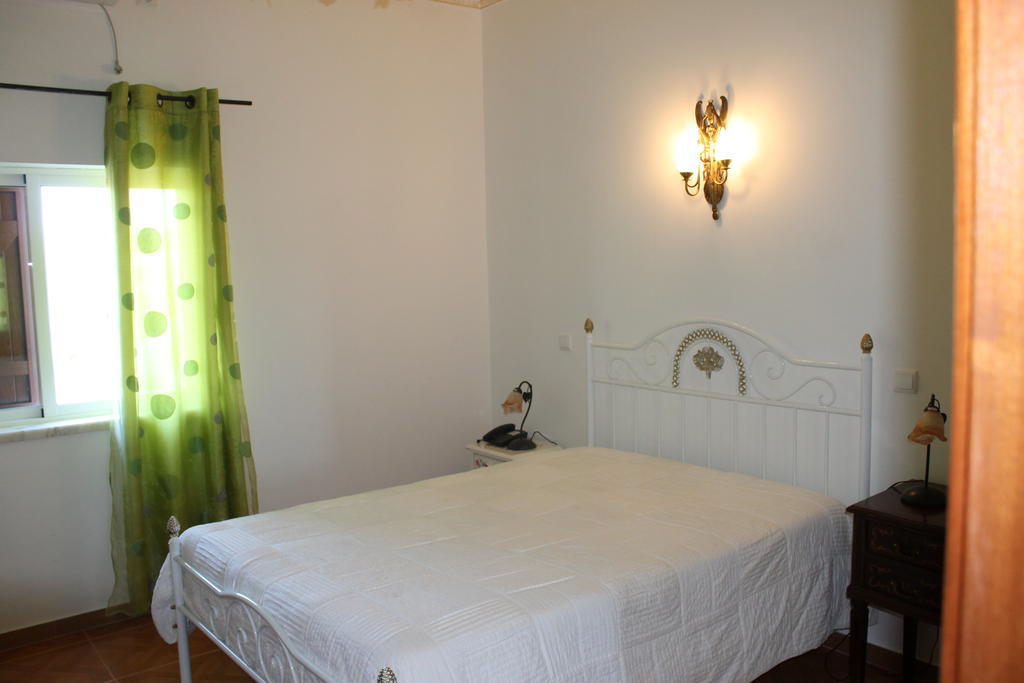 אסטראמוז "O Viajante" Low Cost Hotel מראה חיצוני תמונה