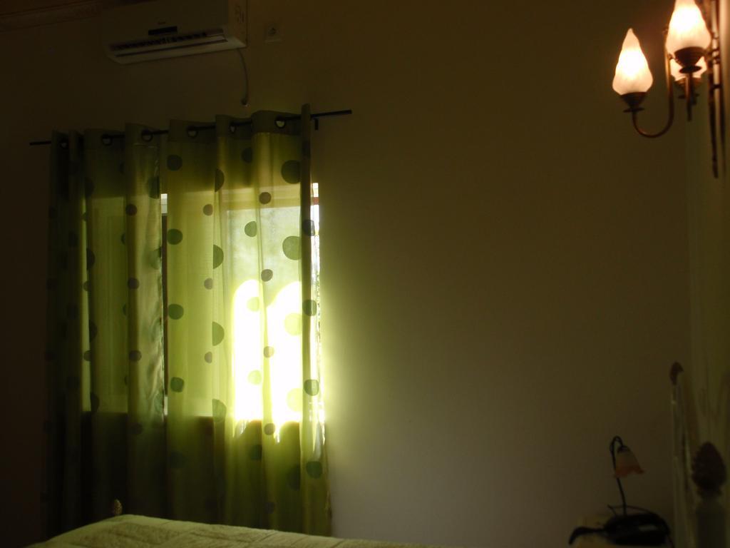 אסטראמוז "O Viajante" Low Cost Hotel חדר תמונה