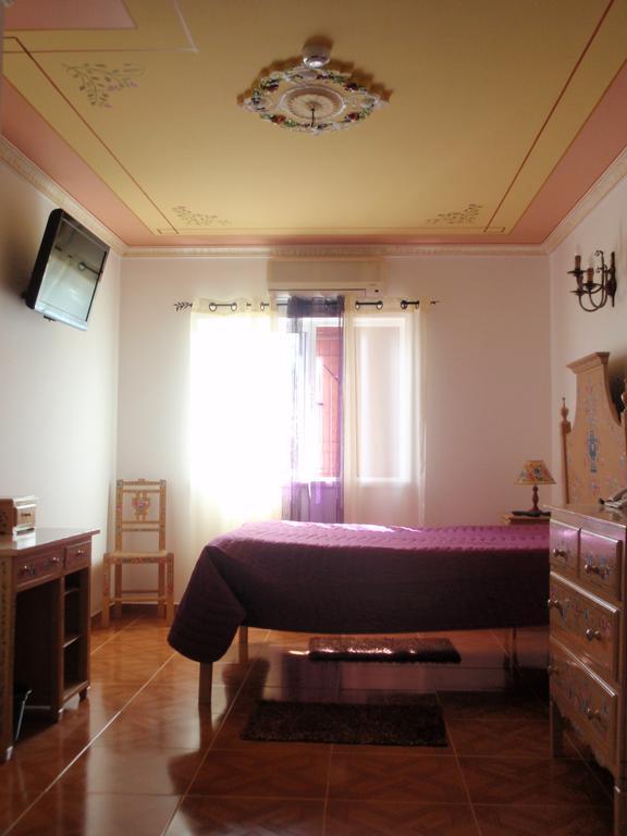 אסטראמוז "O Viajante" Low Cost Hotel מראה חיצוני תמונה